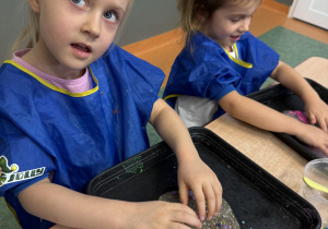 dzieci podczas warsztatów sensorycznych EKSPERCI SLIME