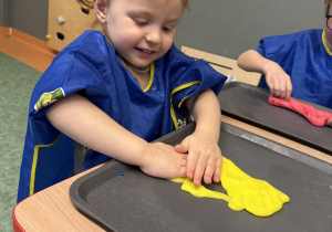 dzieci podczas warsztatów sensorycznych EKSPERCI SLIME