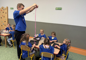 dzieci podczas warsztatów sensorycznych EKSPERCI SLIME