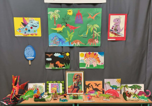 Wystawa prac plastycznych wykonanych na konkurs "Mój ulubiony dinozaur"