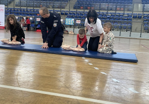 turniej w hali sportowej w ramach finału akcji Łódź Ratunkowa