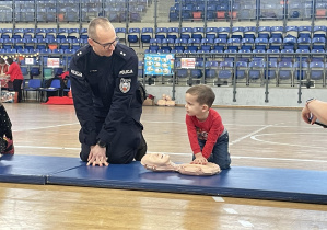 turniej w hali sportowej w ramach finału akcji Łódź Ratunkowa