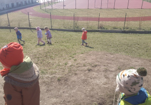 Dzieci podczas akcji Galante Sprzątanie