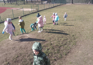 Dzieci podczas akcji Galante Sprzątanie