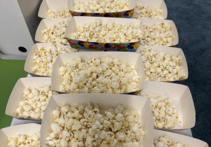 pudełka z popcornem