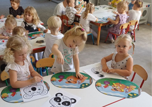 tygryski malują plasteliną