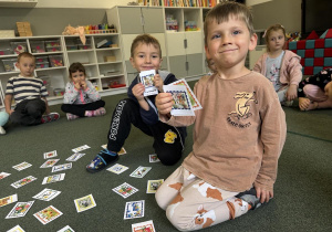 zabawa dydaktyczna na Dzień znaczka pocztowego