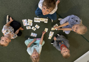 zabawa dydaktyczna na Dzień znaczka pocztowego