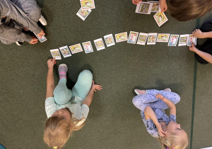 zabawa dydaktyczna na Dzień znaczka pocztowego