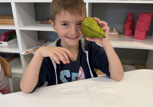 Dzień owoców i warzyw- dzieci poznają różne owoce i warzywa