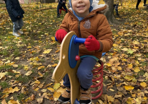 jesienna pogoda w przedszkolnym ogrodzie