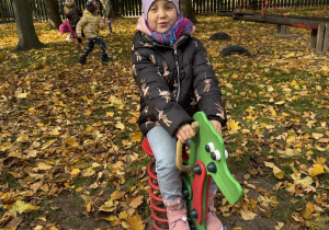 jesienna pogoda w przedszkolnym ogrodzie