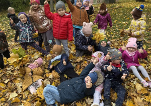 jesienna pogoda w przedszkolnym ogrodzie