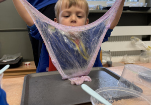 dzieci podczas warsztatów sensorycznych EKSPERCI SLIME