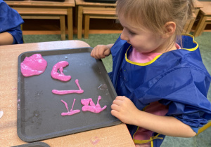 dzieci podczas warsztatów sensorycznych EKSPERCI SLIME