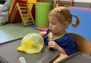 dzieci podczas warsztatów sensorycznych EKSPERCI SLIME