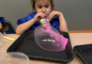 dzieci podczas warsztatów sensorycznych EKSPERCI SLIME