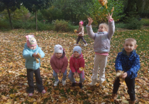 Zabawy w ogrodzie przedszkolnym