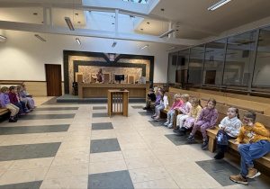 Dzieci na sali rozpraw