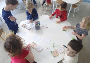 Tworzenie świątecznych kartek pocztowych