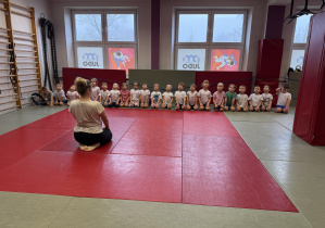 dzieci na zajęciach sportowych judo