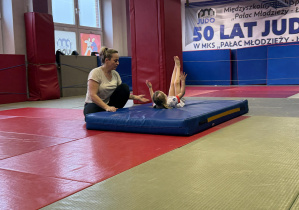 dzieci na zajęciach sportowych judo