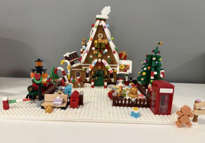 świąteczna budowla z klocków z kalendarza adwentowego