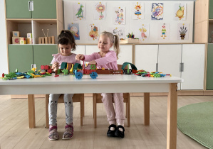 dzieci na sesji zdjęciowej do katalogów Moje Bambino