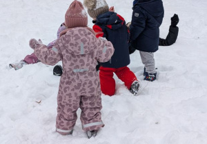 Zabawy ruchowe w ogrodzie ZIMĄ