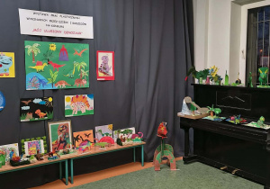 Wystawa prac plastycznych wykonanych na konkurs "Mój ulubiony dinozaur"