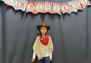 Dziewczynka w przebraniu Kowbojki