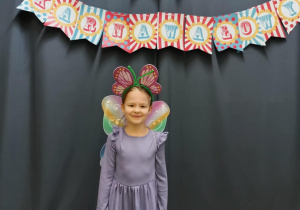 Dziewczynka w przebraniu Motylka