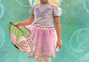 dziecko w stroju karnawałowym na sztucznie generowanym tle