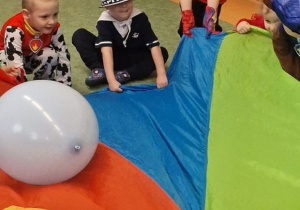 ZABAWY Z CHUSTĄ ANIMACYJNĄ