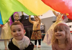 ZABAWY Z CHUSTĄ ANIMACYJNĄ