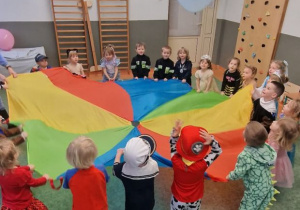 ZABAWY Z CHUSTĄ ANIMACYJNĄ