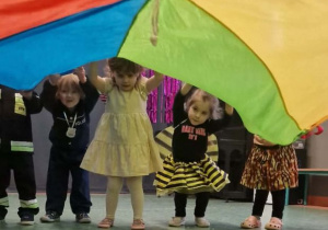 ZABAWY Z CHUSTĄ ANIMACYJNĄ