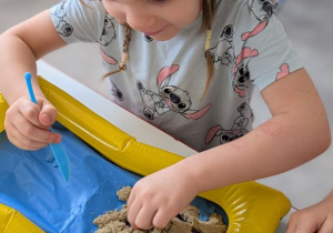 POSZUKIWACZE DINOZAURÓW