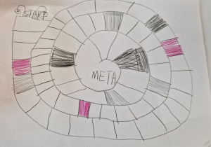narysowana kredkami gra planszowa