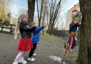 Powitanie Wiosny- zabawy w ogrodzie