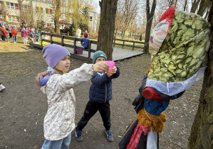 Powitanie Wiosny- zabawy w ogrodzie