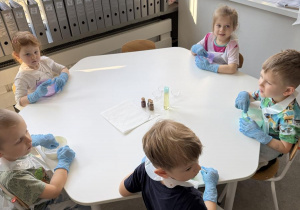 warsztaty sensoryczne- kule do kąpieli