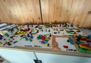 Wytwory prac z plasteliny wykonane przez dzieci