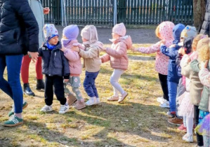 Zabawy w ogrodzie z okazji "Powitania Wiosny"