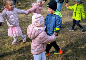 Zabawy w ogrodzie z okazji "Powitania Wiosny"
