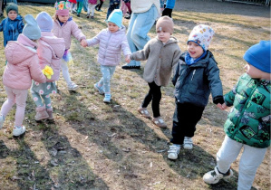 Zabawy w ogrodzie z okazji "Powitania Wiosny"