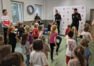 Rozgrzewka z piłkarzami