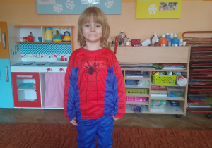 chłopiec w stroju Spider Man
