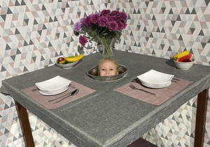 iluzja- głowa dziecka na talerzu