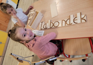 łabondek - dzieci jeszcze nie znają litery "ą" i piszą fonetycznie